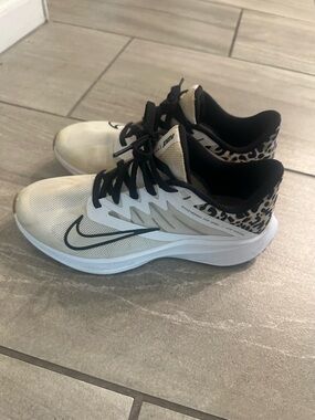 Nike Cream and Black Running Sneakers with Leopard Heel